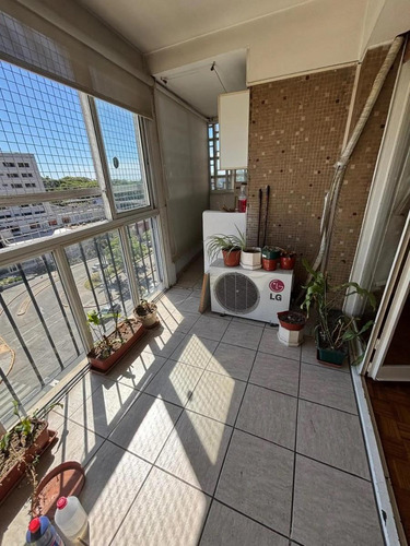 Acassuso, Departamento En Venta De 3 Ambientes En Excelente Estado