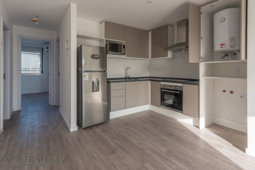 Imagen 3 de 9 de Apartamento A Estrenar 2 Dormitorios 1 Baño, Terraza Con Parrillero- Plaza Cagancha - Centro