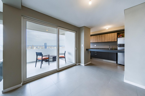 Venta Departamento Semi Piso, Gni Cardinales De Cofico, 3 Dormitorios Y 3 Baños.