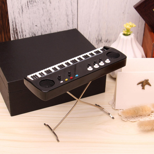 Modelo De Órgão Eletrônico Em Miniatura Com Suporte De