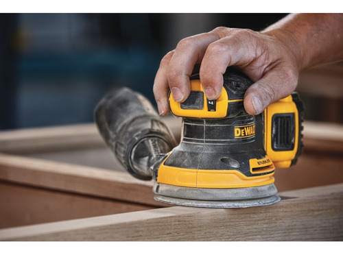 Lijadora Orbital Inalámbrica (sin Batería) Dewalt Dcw210b