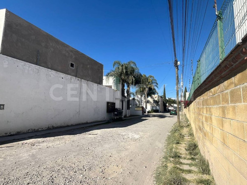 Terreno En Privada En La Colonia La Carcaña