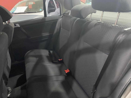 Volkswagen Polo Sedan 1.6 Vht Comfortline Total Flex