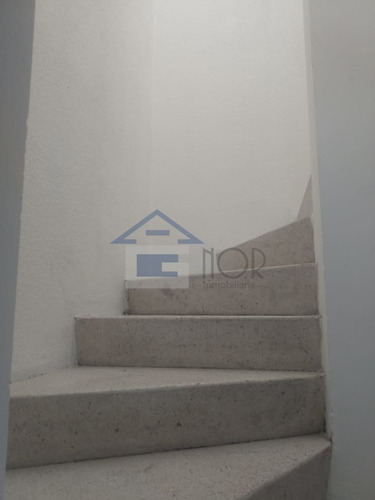 501.b1.vr.3. Casa En Heroes De Tecámac Ii Con 2 Recamaras 1 Baño, Cajon De Estacionamiento Tambien Cuenta Con Dos Niveles, Patio Trasero , Buena Ventilación E Iluminación Con Supermercados Cercanos