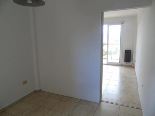 Imagen 8 de 9 de Monoambiente En Venta En La Plata 14 Entre 44 45 Y Al Frente Con Balcon .