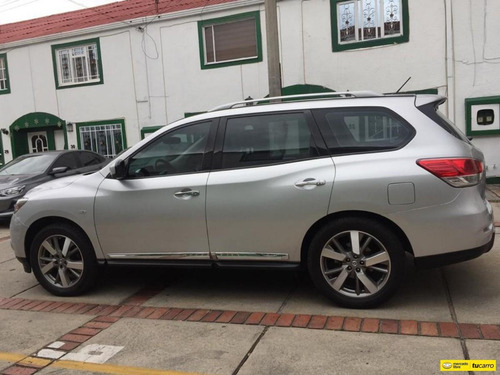 Nissan Pathfinder Exclusive