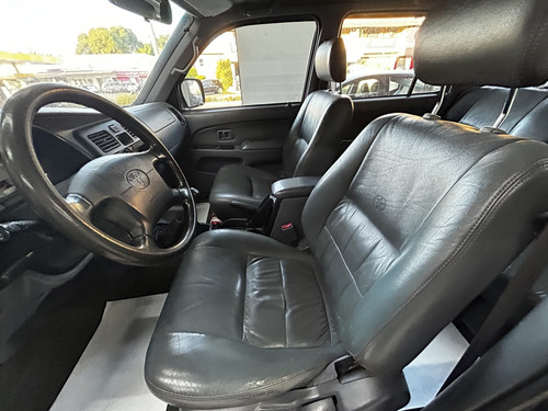 Toyota Hilux SW4 3.0 4X4 8V TURBO DIESEL 4P MANUAL