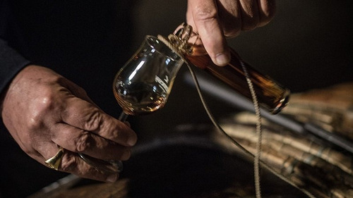 Imagen 4 de 6 de Cognac Frances James Hennessy 1000ml En Estuche