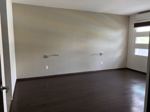 Residencia En Venta En Cumbres Del Lago, Juriquilla. Lago Saquila