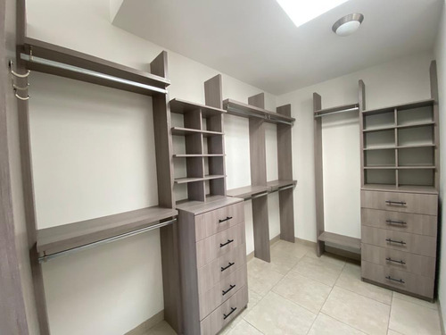 Venta De Casa En Condominio En Zibata, Queretaro