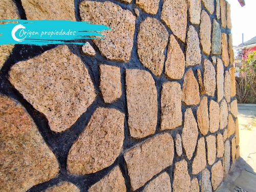 Hermosa Casa Muro En Piedra, A Cuadras De La Playa Principal
