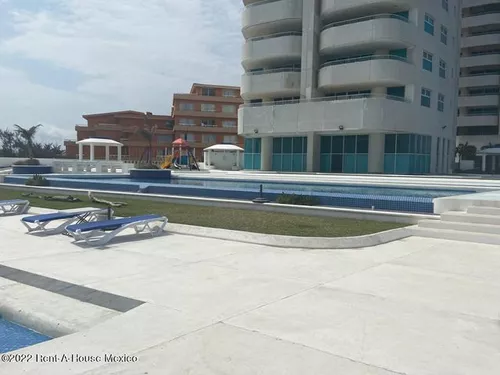 Albercas De Fibra De Vidrio Usadas En Veracruz en Inmuebles, 4 baños |  Metros Cúbicos