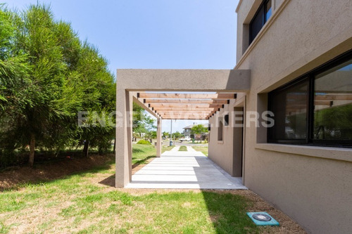 Linda Casa A Estrenar En Barrio Privado Id 5373