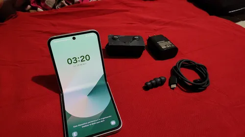 Galaxy Z Flip 6 256gb Como Nuevo Uso 3 Meses Libre. Permuto (Usado)
