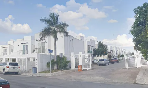 Cancun Hermosa Casa En Porto Pisa, Excelente A 25 Min De Las Hermosas Playas De Cancún, Plazas Comerciales, Escuelas, Centros Turísticos Y De Trabajo. Condominio Privado Acceso Controlado