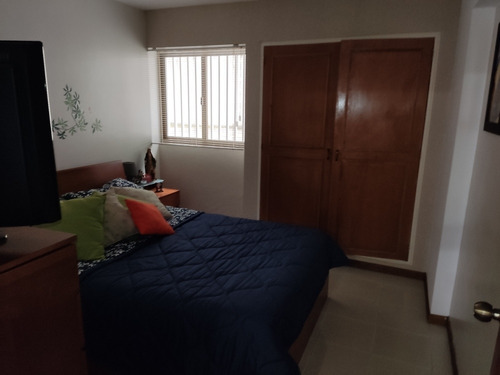 Imagen 11 de 14 de Apartamento Amplio De 150mts. 4hab; 3 Baños; Piso Bajo.