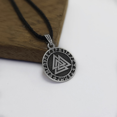 Dije Valknut Con Runas / Plata 925 Plateado