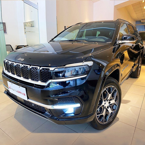 Imagen 14 de 16 de Jeep Commander Overland 7 As. 4x4 2.0 Td C