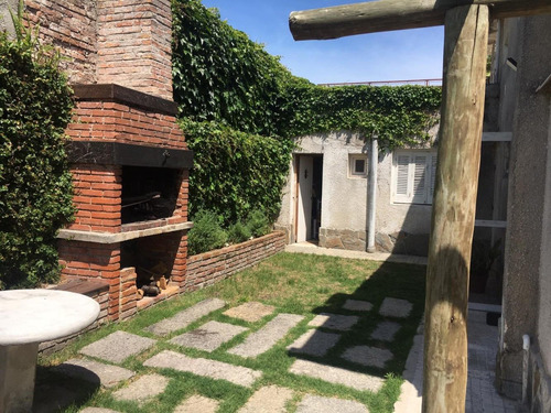Hermosa Construcción, Excelente Ubicación Y Capacidad
