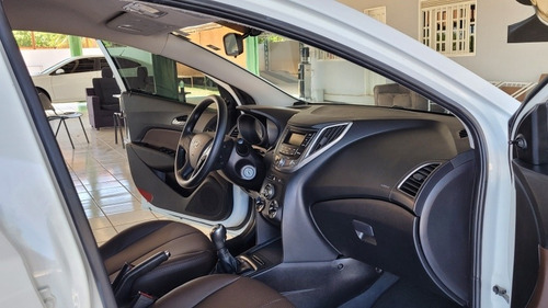 Imagem 11 de 15 de Hyundai Hb20 2014 1.6 Comfort Flex 5p