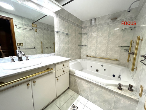 An Apartment In Front Of The Río De A Plata Promenade!
