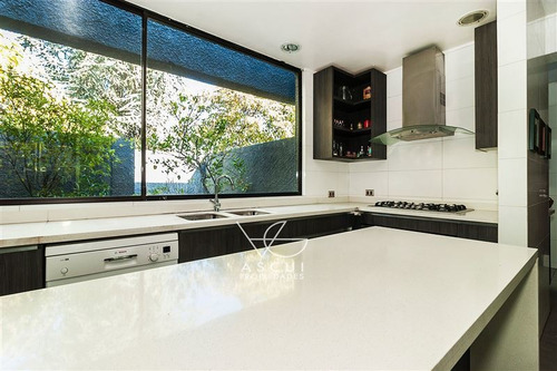Casa En Venta De 5 Dorm. En Lo Barnechea