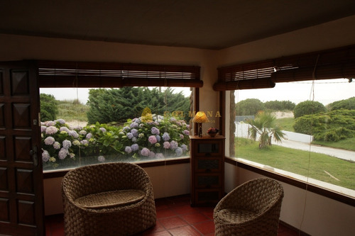 Venta Casa Primera Línea Al Mar - Ref: 3425