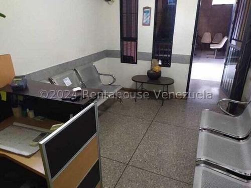 Consultorio Odontotogico De Dos Plantas. Ubicado En Zona Estrategica 24-20974