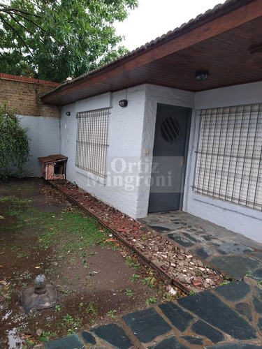 Casa  En Venta Ubicado En Luis Guillón, Esteban Echeverría, G.b.a. Zona Sur