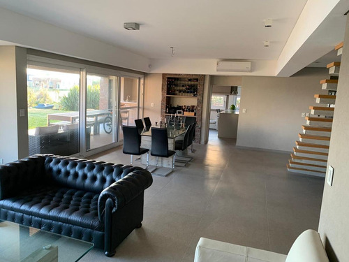 Imagen 8 de 26 de Venta Casa 8 Ambientes Con Piscina, A La Laguna En Barrio El Canton Norte, Escobar.