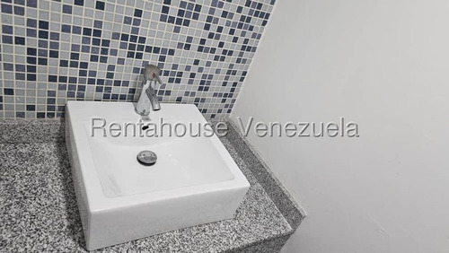 Alquiler De Espectacular Oficina. Mls 25-18156. Ycl.