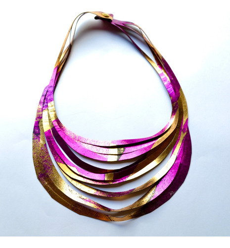 Imagen 3 de 5 de Collar Ondas Corto, Pink Rosa Y Oro, Estilo Barbie