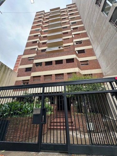 Departamento En Alquiler De 4 Dormitorios C/ Cochera En La Plata