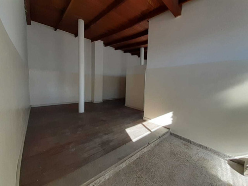 Imagen 2 de 14 de Excelente Local De 305 M2