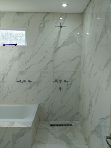 3 Ambientes, 1 Baño, Patio Y Pileta