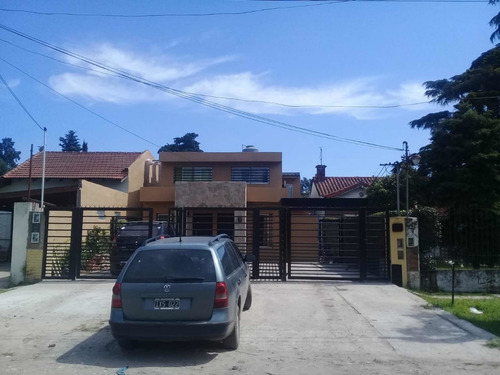 Imagen 2 de 30 de Casa Más 2 Departamentos Al Frente Con Cochera Escritura Cerca Acceso Oeste Permuta
