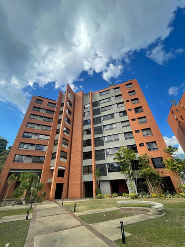 Apartamento En Alquiler En Colinas De Valle Arriba 260 M2