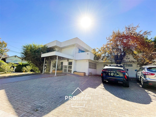 Casa En Arriendo De 14 Dorm. En Las Condes