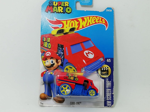 Hot Wheels Mario Kart Standard Kart + Super Mario Cool-one