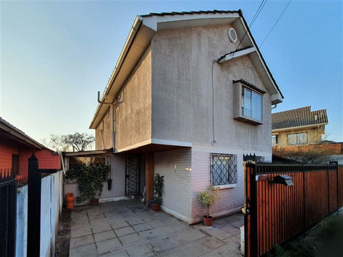 Imagen 1 de 15 de Casa En Venta De 5 Hab Y 3b. En Ciudad Satélite De Maipú