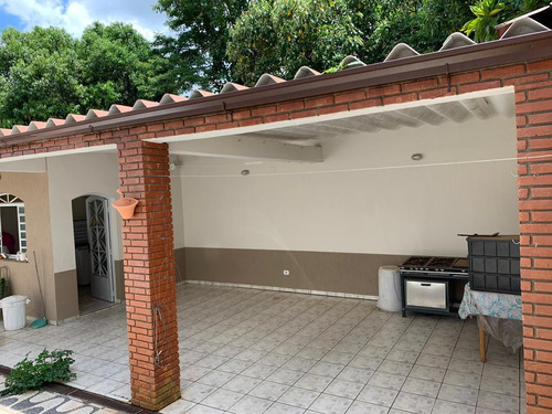 Imagem 2 de 14 de Casa Em São Roque 3 Dormitórios Uma Suite Garagem 8 Carros