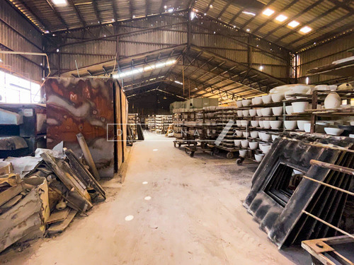 Imagen 3 de 8 de Bodega En Lo Espejo