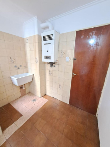 Departamento En Venta 2 Dormitorios Con Balcón. Centro. Sobre Vélez Sarfield