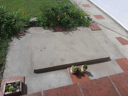 Casa A La Venta En Villa Parque Siquiman. (c135)