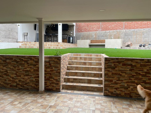 Casa Aislada Con Vista A La Precordillera 4d 3b