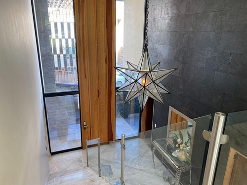 Residencia De Lujo En Venta En La Herradura Club De Golf, En Calle Privada, Con Alberca, 4ta Recámara En Pb, Sin Vecino Atrás, Colinda Con El Green, Equipada Con Acabados De Lujo!!