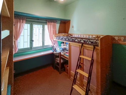 Venta / Permuta- Casa - 4 Dormitorios - Estudio, Quincho, Parrillero, Piscina - Abasto, Rosario.