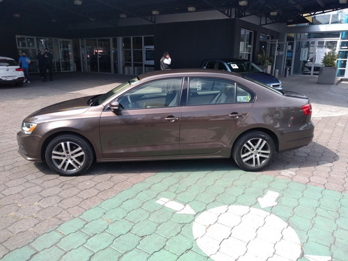 Imagen 4 de 13 de Volkswagen Jetta 2015 2.5 Trendline At