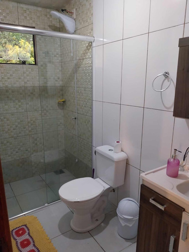 Casa Com 2 Quartos , 2 Conzinhas , 2 Banheiros ..