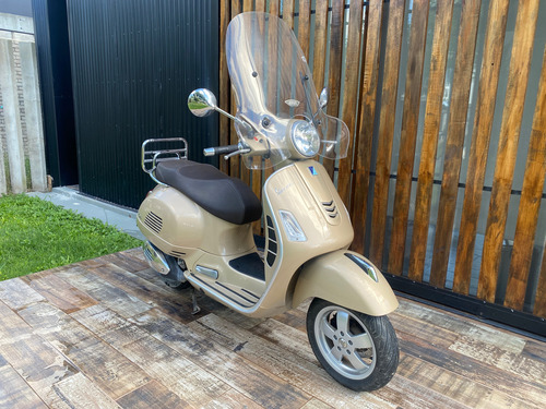 Vespa 300 Gts